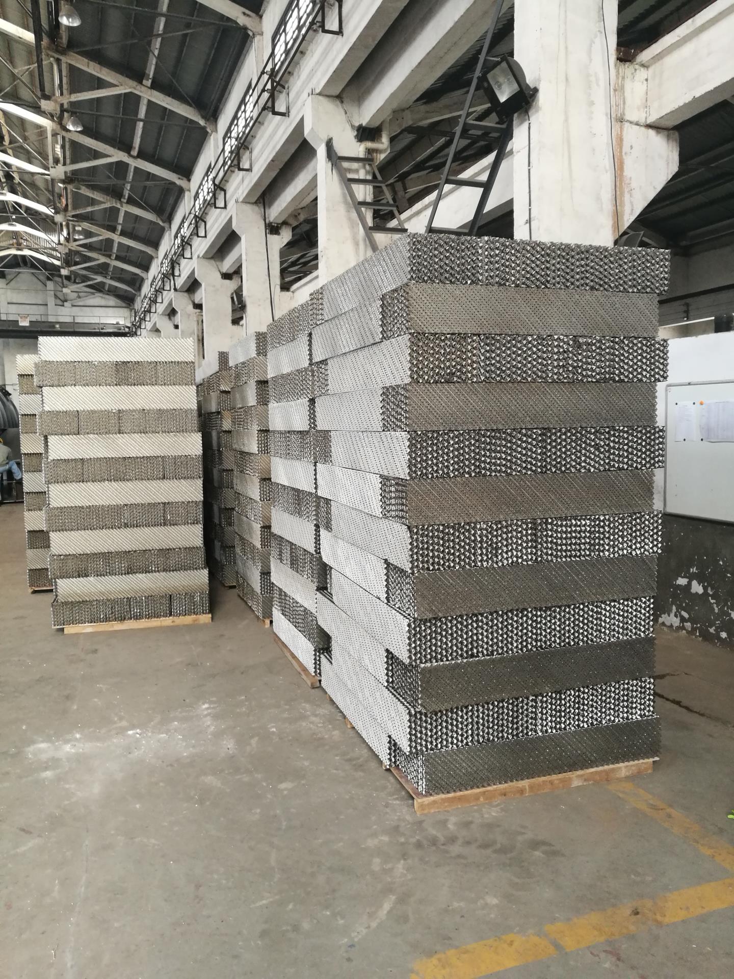 福建永榮科技有限公司年產(chǎn)60萬噸己內(nèi)酰胺項(xiàng)目一期工程環(huán)己酮裝置、肟化裝置27塔填料實(shí)現(xiàn)優(yōu)質(zhì)高效生產(chǎn)